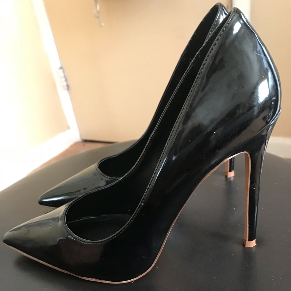Black patent leather pumps